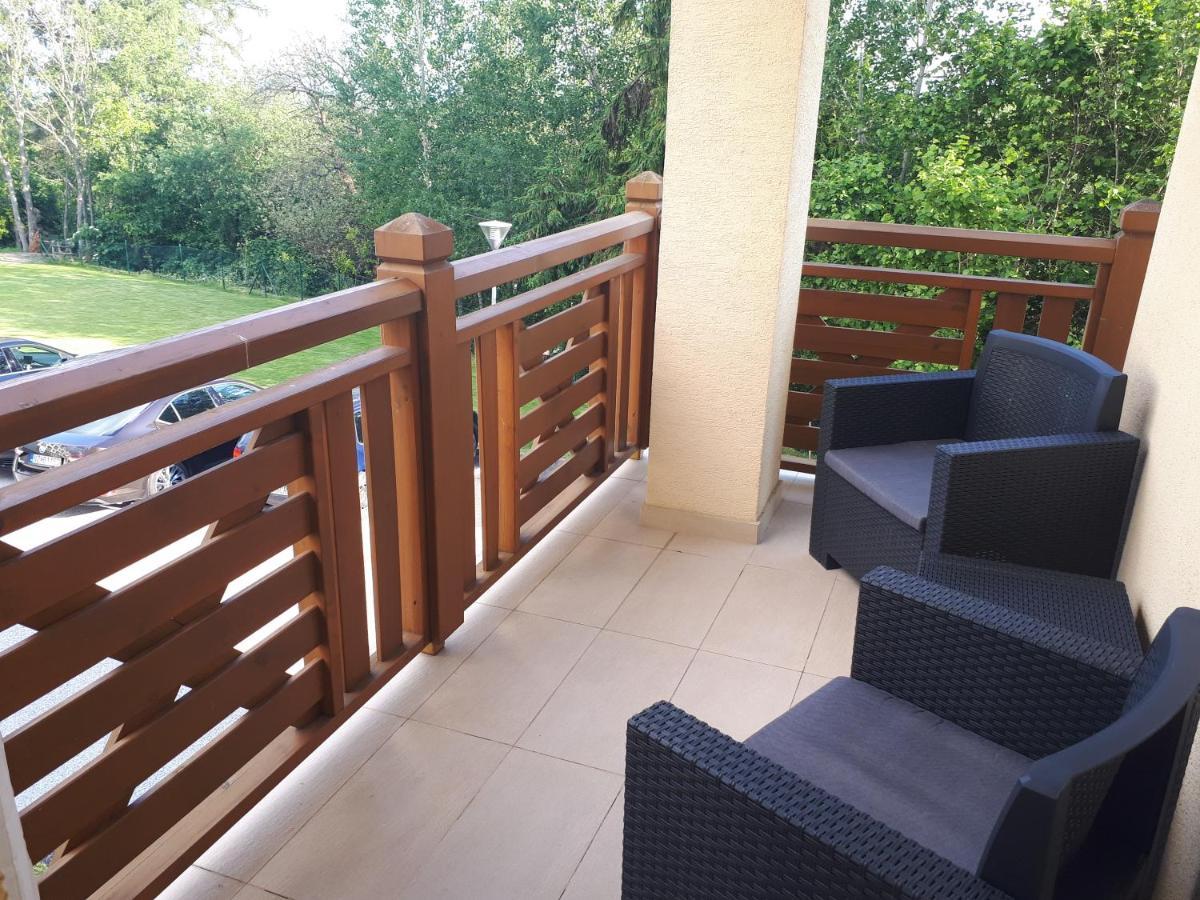 Apartman V Starej Lesnej S Balkonom Stara Lesna Bagian luar foto