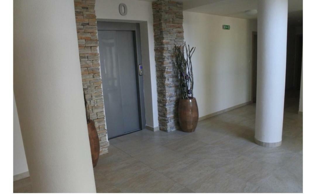 Apartman V Starej Lesnej S Balkonom Stara Lesna Bagian luar foto